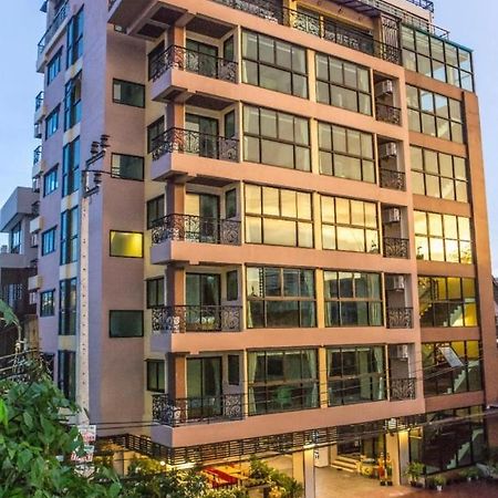 L18 Residence แอลสิบแปด เรสซิเดนซ์ Bangkok Kültér fotó