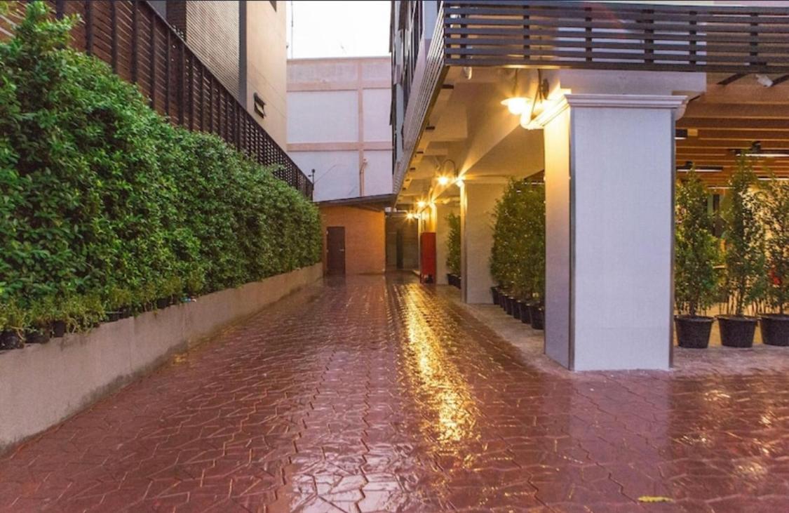 L18 Residence แอลสิบแปด เรสซิเดนซ์ Bangkok Kültér fotó